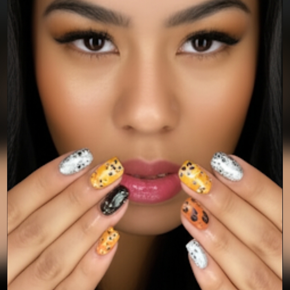 Justice Bootique Halloween glow in the Dark press on nails 20 pcs